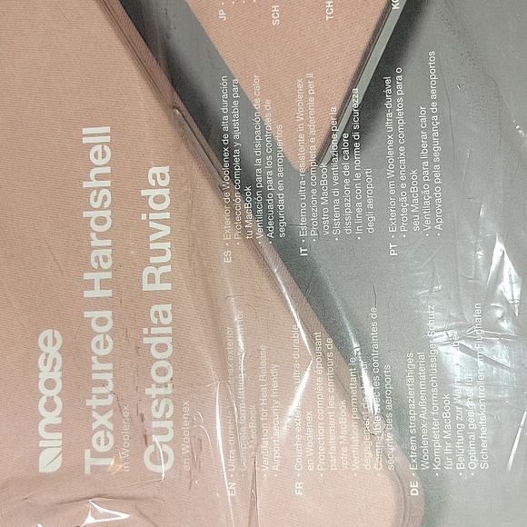 Incase Textured Hardshell 15" Pink - Picture 4 of 4
